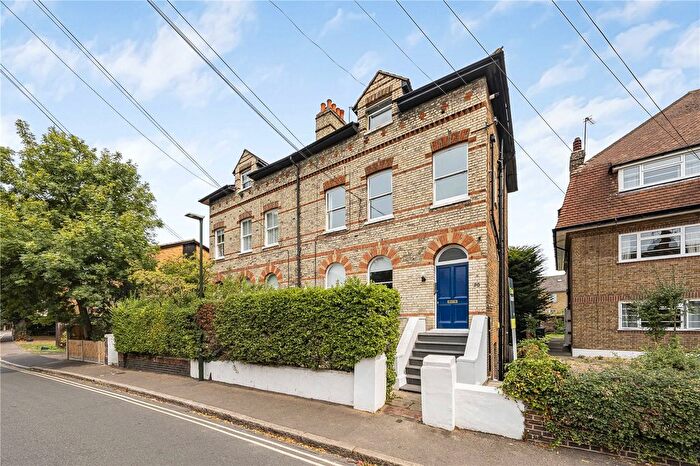 2 Bedroom Flat For Sale In Queens Road, Twickenham, TW1
