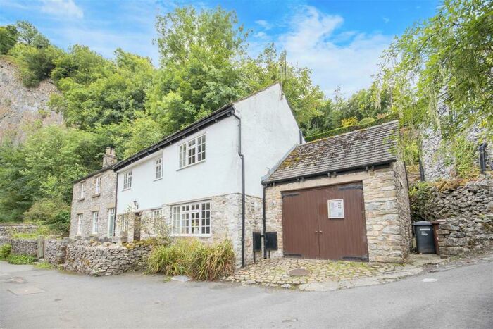 3 Bedroom House For Sale In Peak Cavern Road, Castleton, Hope Valley, S33