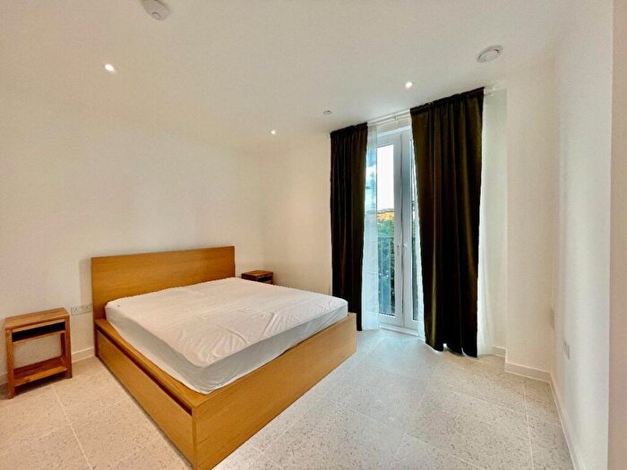 Apartment To Rent In Georgette Apartments, Sidney Street, E1