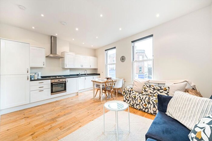 2 Bedroom Flat For Sale In Fulham Road, London, SW6