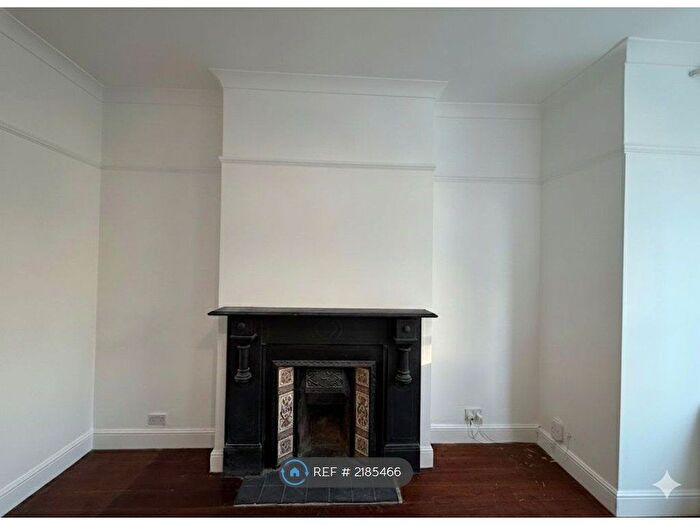 Studio To Rent In Chandos Road, London, NW2