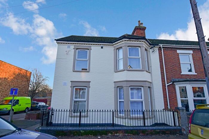5 Bedroom Property To Rent In Stanley Street, Bedford, MK41