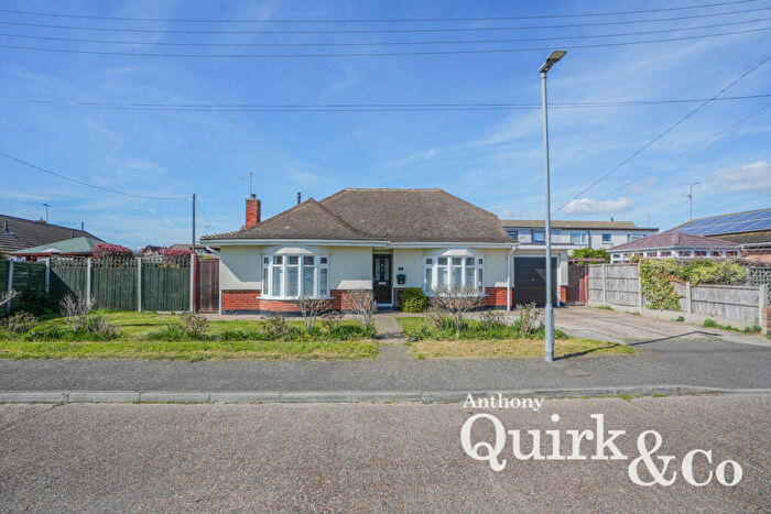 4 Bedroom Detached Bungalow For Sale In Laars Avenue, Canvey Island, SS8