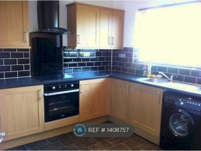 2 Bedroom Maisonette To Rent In Gregory Court, Nottingham, NG7