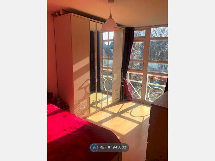 1 Bedroom Flat To Rent In Grantham Court, London, SE16