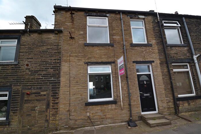 2 Bedroom Terraced House To Rent In Roper Lane, Queensbury, Bradford, BD13