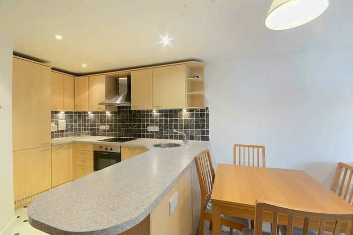 2 Bedroom Flat To Rent In St Georges Way, Camberwell, London, SE15