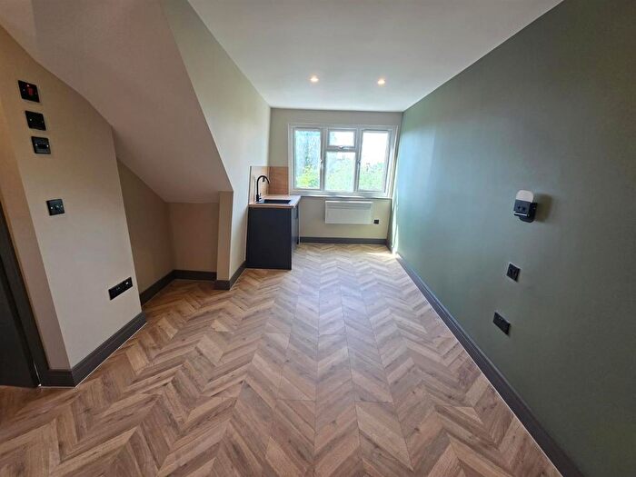 Studio To Rent In London Road, Ewell, KT17