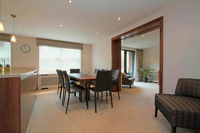 3 Bedroom Flat To Rent In Ennismore Gardens, London, SW7