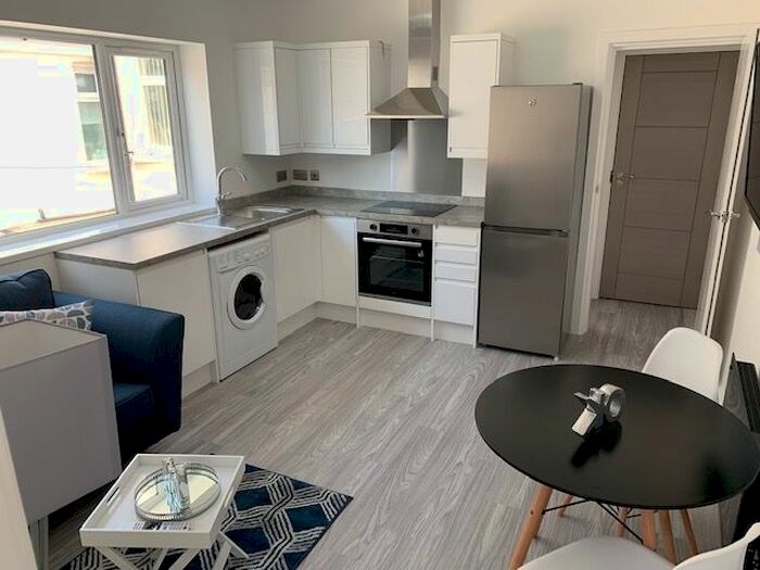 1 Bedroom Flat To Rent In Connaught Road, Roath, Cardiff, CF24