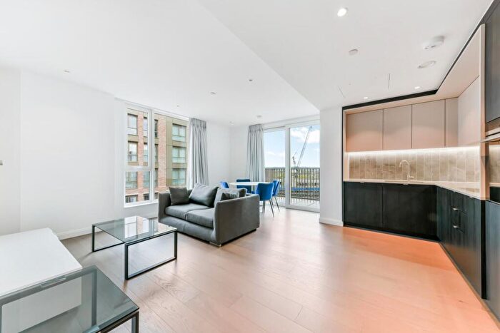 2 Bedroom Flat To Rent In Phoenix Court, Oval Village, London, SE11