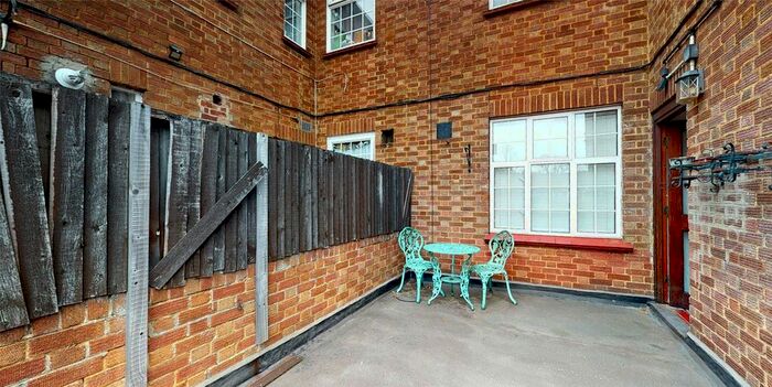 4 Bedroom Flat To Rent In The Close, Russell Hill, Purley, CR8
