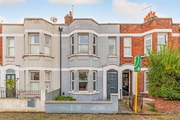 4 Bedroom Terraced House To Rent In Garratt Lane, Tooting, London, SW17