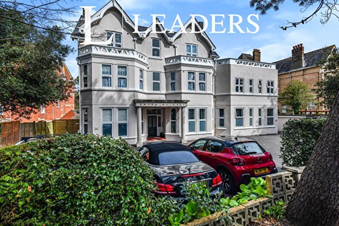 2 Bedroom Flat To Rent In Knyveton Hall, Knyveton Road, BH1