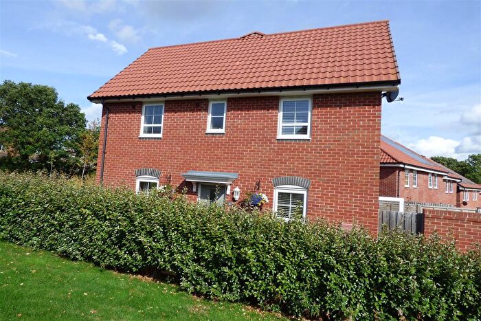 3 Bedroom Semi-Detached House To Rent In Clover Leaze, Frampton Cotterell, Bristol, BS36