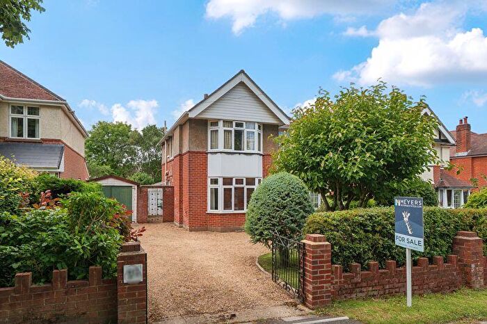 3 Bedroom Detached House For Sale In Gravel Hill, Wimborne, BH21