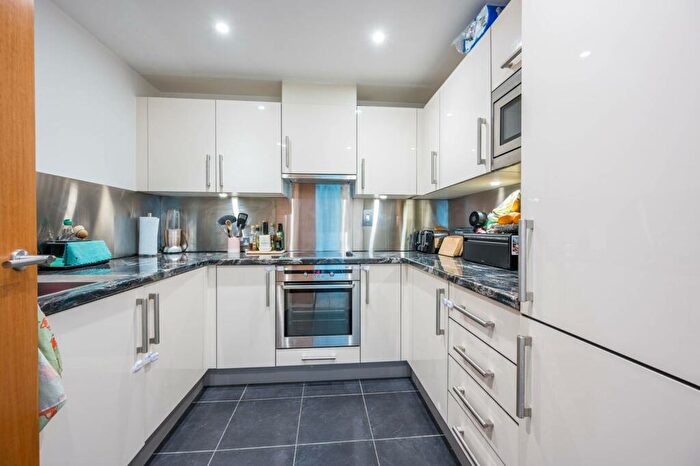 2 Bedroom Flat For Sale In Graham Street, Angel, London, N1
