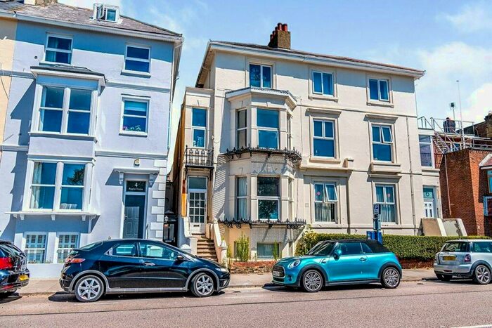 1 Bedroom Flat To Rent In Clarence Parade, Southsea, Hampshire, PO5