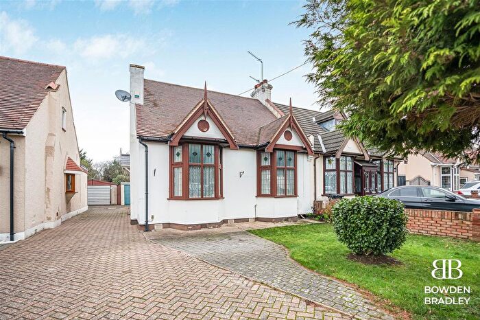 4 Bedroom Semi Detached Bungalow For Sale In Levett Gardens, Goodmayes, IG3