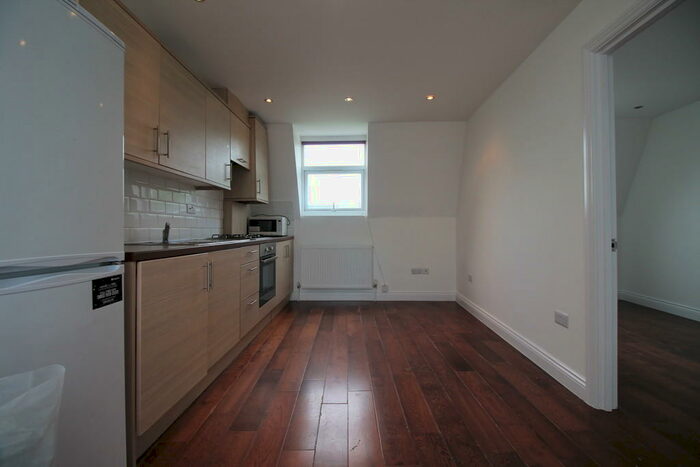 2 Bedroom Apartment To Rent In High Road, Wood Green, London, N22