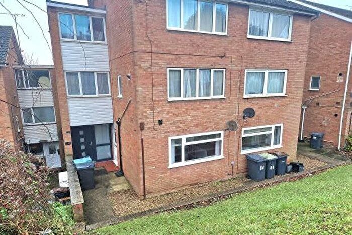 2 Bedroom Flat To Rent In Brendon Avenue, Luton, LU2