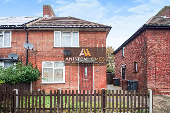 3 Bedroom Semi-Detached House For Sale In Woodward Road Dagenham Essex, RM9
