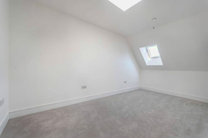 2 Bedroom Flat To Rent In Ark Apartments, South Croydon CR2