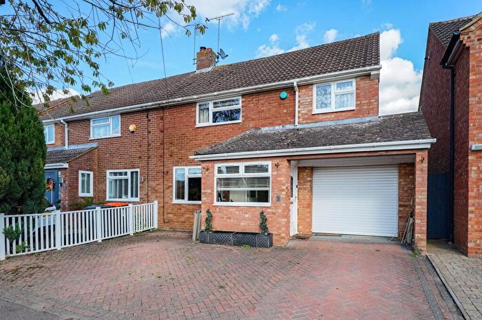 4 Bedroom Semi-Detached House For Sale In Fairgreen Road, Caddington, LU1