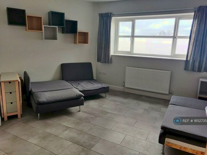 3 Bedroom Flat To Rent In Horfield, Bristol, BS7