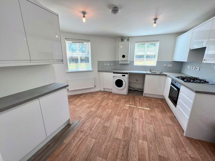 2 Bedroom Flat To Rent In Bridge Farm Walk, Mangotsfield, BS16