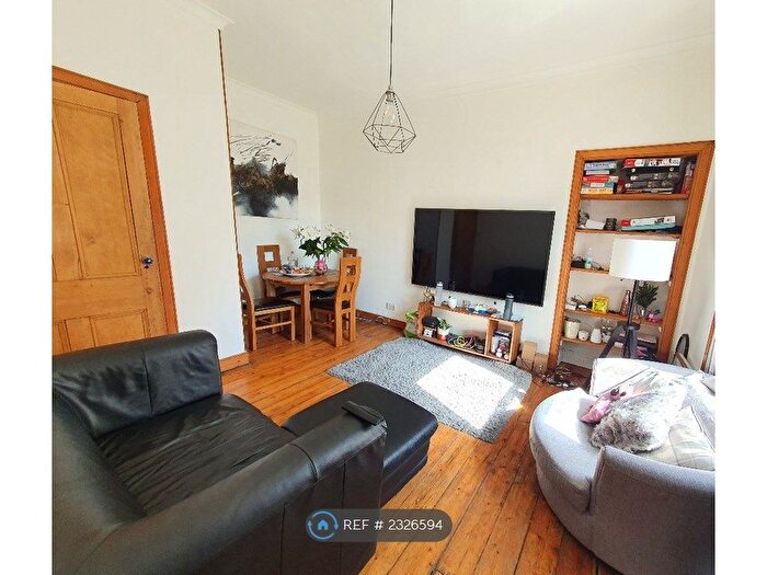 2 Bedroom Flat To Rent In Upper Grove Place, Edinburgh, EH3