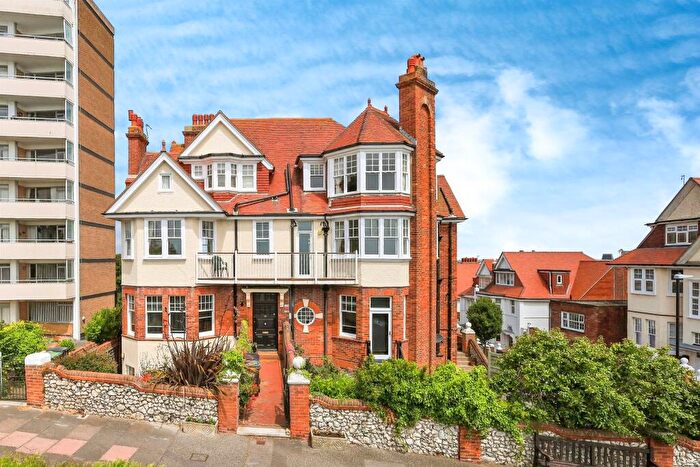 3 Bedroom Apartment For Sale In South Cliff Avenue, Eastbourne, BN20