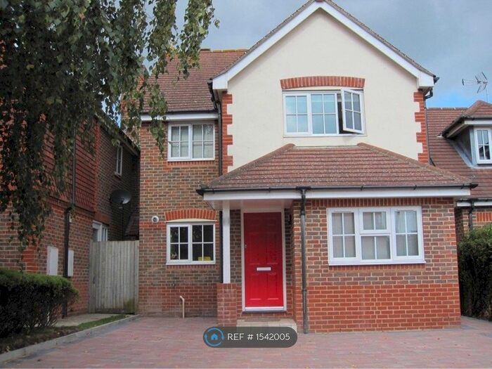 5 Bedroom Detached House To Rent In Kidd Road, Chichester, PO19