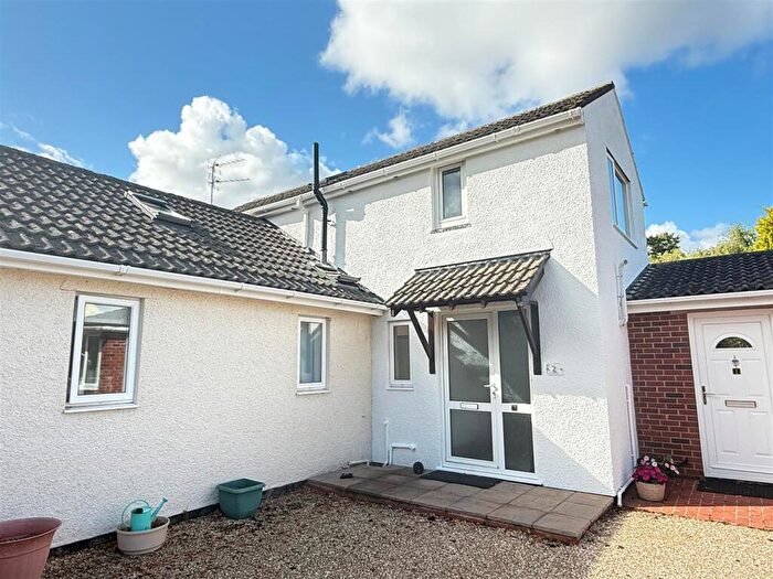 2 Bedroom Semi-Detached House To Rent In Ide, EX2