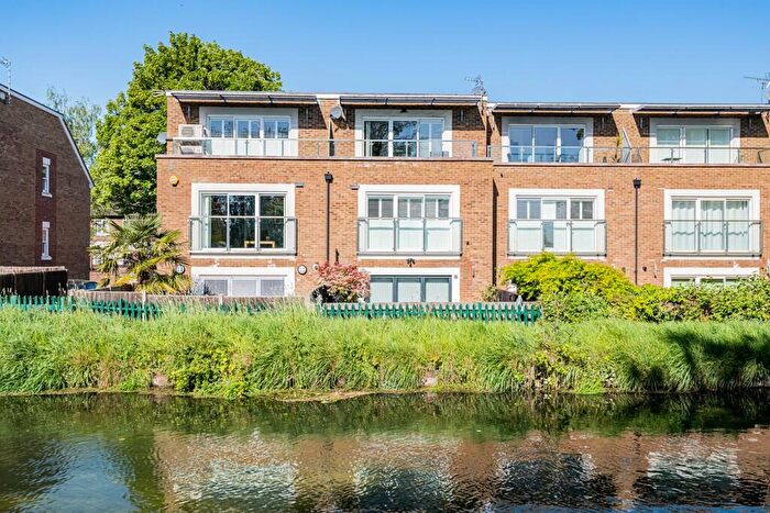 4 Bedroom Terraced House For Sale In Kingfisher Close, Broxbourne, Hertfordshire, EN10