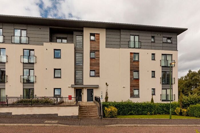 2 Bedroom Flat To Rent In Burnbrae Park, East Craigs, Edinburgh, EH12