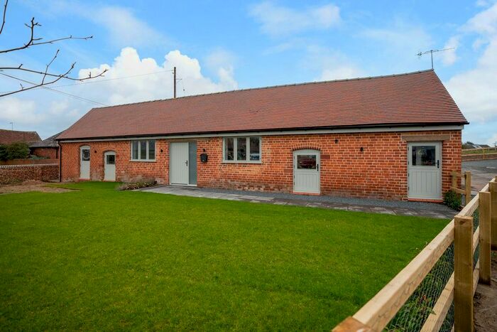 3 Bedroom Barn Conversion For Sale In Moseley Road, Hallow, Worcestershire, WR2