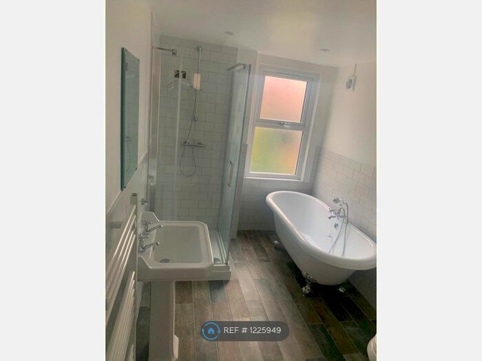 2 Bedroom Semi-Detached House To Rent In Hastings Road, Croydon CR0