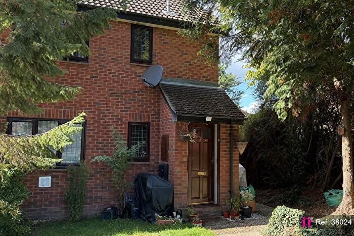 1 Bedroom Maisonette For Sale In Pickwell Close, Reading, RG6
