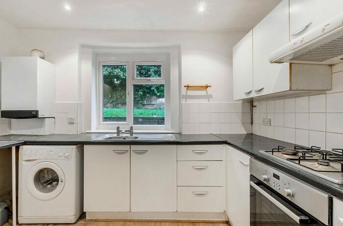 2 Bedroom Flat To Rent In Kelvin Grove, Sydenham, London SE26