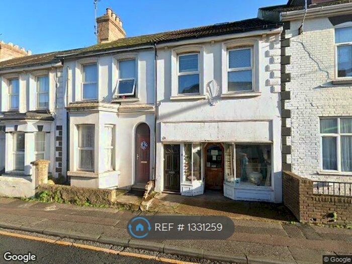 2 Bedroom Flat To Rent In Canterbury Street, Gillingham, ME7