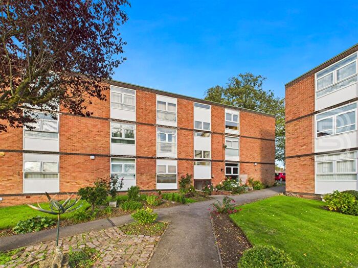 2 Bedroom Flat For Sale In Dunchurch Road, Rugby, CV22