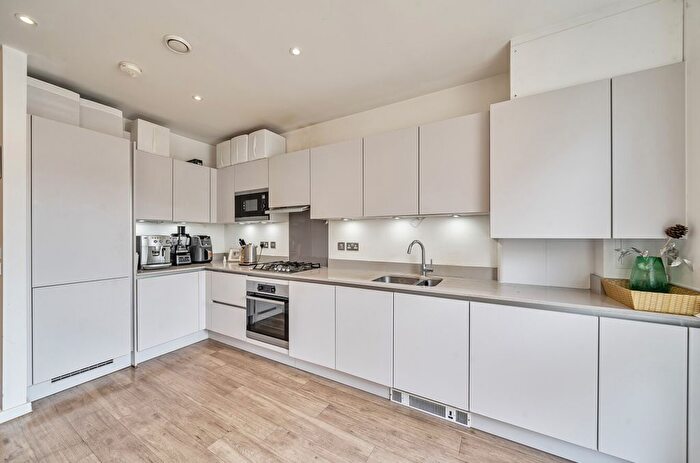 2 Bedroom Flat For Sale In Hera Avenue, Barnet, EN5