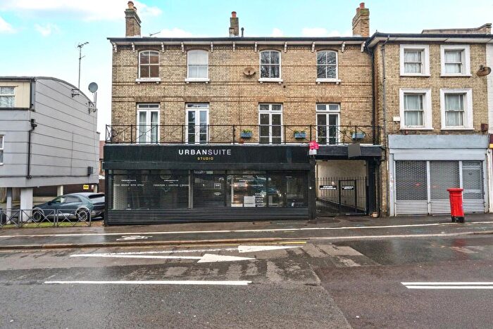 2 Bedroom Flat To Rent In Kingston Hill, Kingston Upon Thames, KT2