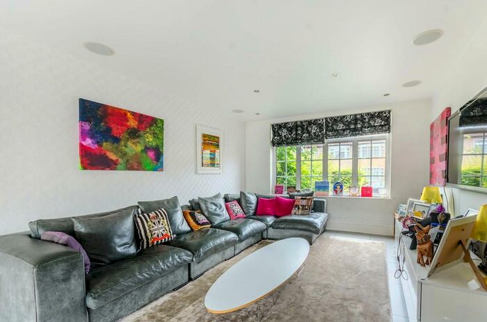 4 Bedroom Semi-Detached House To Rent In Pinner Park Avenue, North Harrow, Harrow, HA2