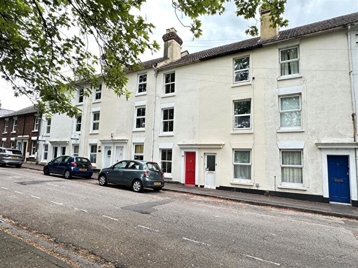 3 Bedroom Town House To Rent In Salisbury - College Street, SP1