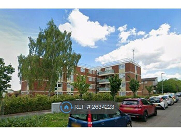 2 Bedroom Flat To Rent In Alcester Court, Wallington, SM6