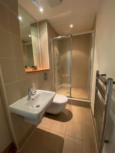 Studio To Rent In : House, Skinner Lane, Leeds, LS7