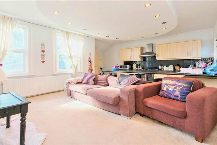 2 Bedroom Flat To Rent In Constantine Road, London, NW3