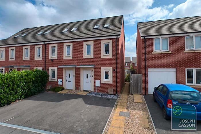 3 Bedroom End Of Terrace House For Sale In Brimley Grove, Bridgwater, TA6
